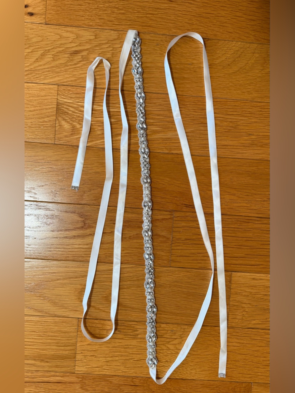 Lulu’s Ivory Silver Rhinestone and Pearl Belt - Picture 4 of 5